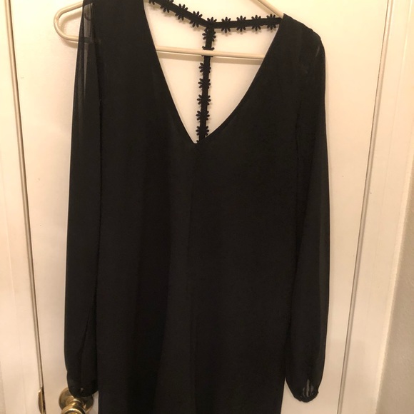 Long sleeve backless dress - Picture 1 of 2